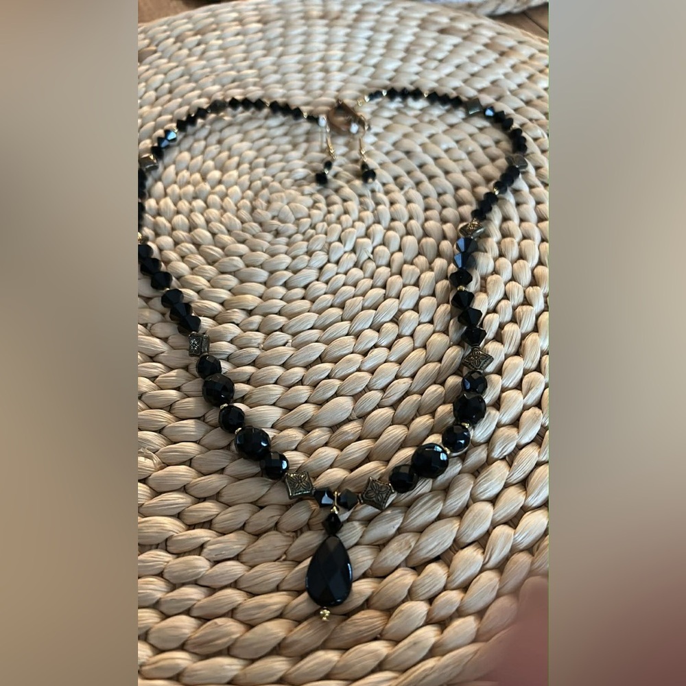 Vintage Black glass Elegant Black Beaded Necklace Set. 20”